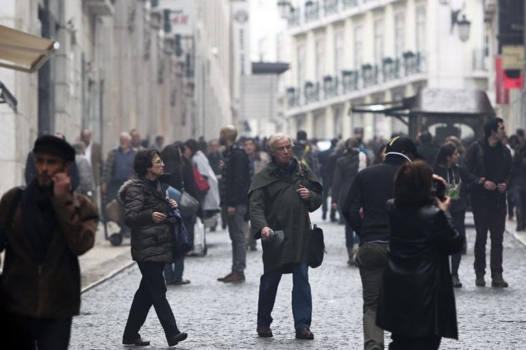 Maioria da população considera ter a escolaridade exigida pelo trabalho - estudo