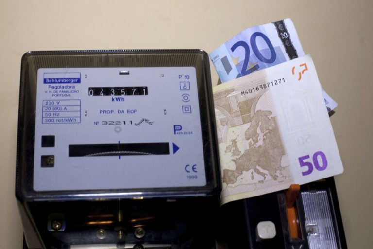 Preço da eletricidade sobe 1,2% para as famílias em 2017