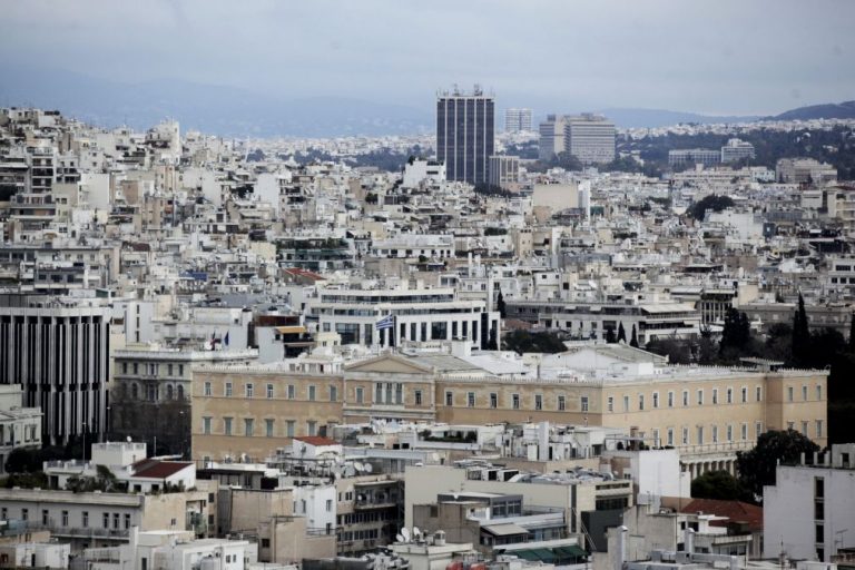 Jovens voluntárias portuguesas passam Natal com refugiados em Atenas