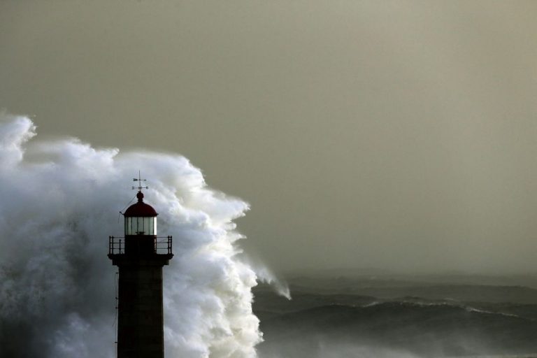 Três barras fechadas no Algarve devido à agitação marítima