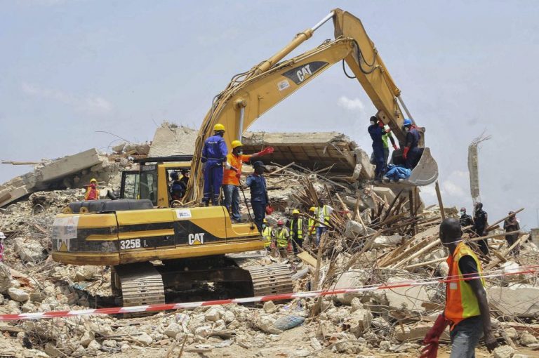 Balanço de mortos sobe para 160 após colapso do teto de uma igreja na Nigéria