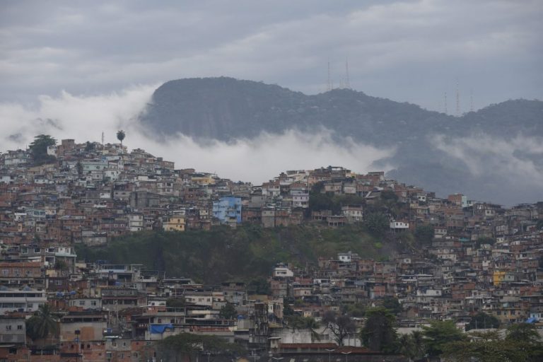 Dois mortos em tiroteio em favela do Rio de Janeiro, um deles filho de cantora famosa