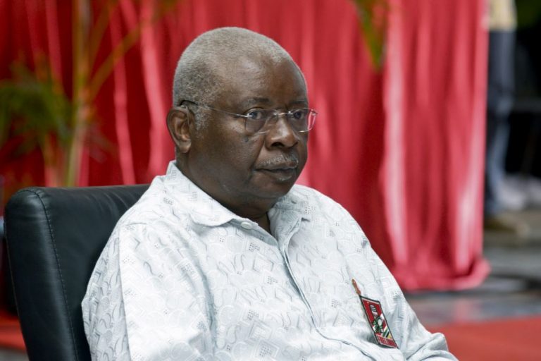 Armando Guebuza representa Moçambique nas exéquias fúnebres de Fidel Castro