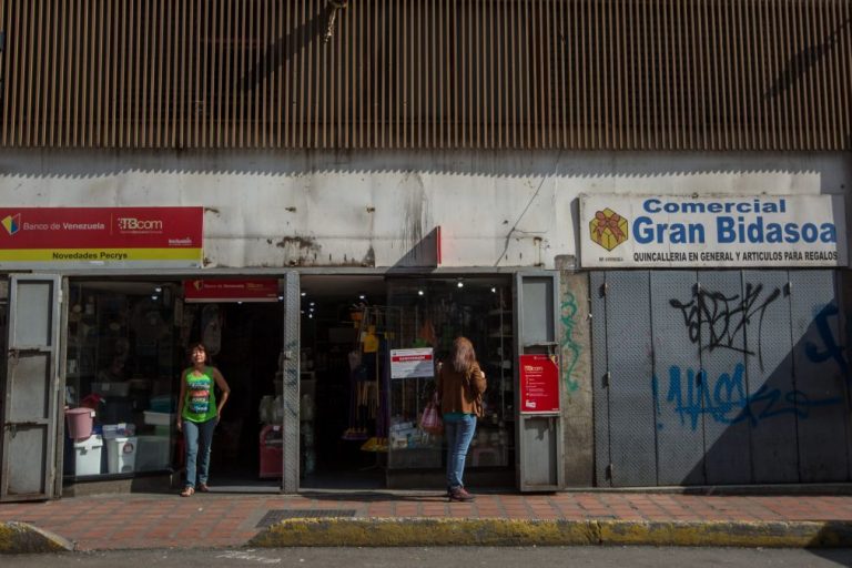 Venezuelanos impedidos de efetuar pagamentos com cartões de crédito e débito