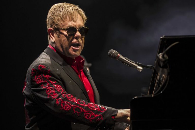 Elton John regressa a Portugal para um concerto em Lisboa