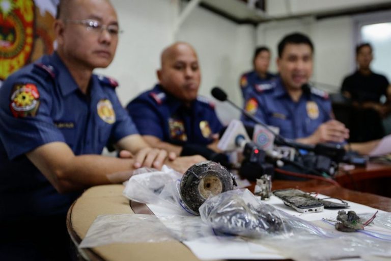 Detidos dois suspeitos de deixarem bomba perto da embaixada dos EUA nas Filipinas