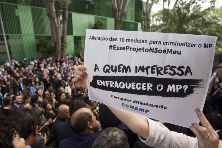 Brasil: Procuradores do inquérito Petrobras premiados pela Transparência Internacional