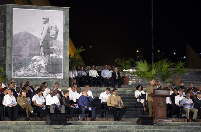 Óbito/ Fidel: Raul Castro jura 
