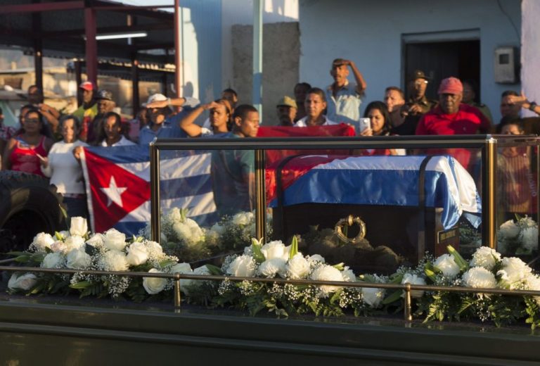 Restos mortais de Fidel Castro depositados em cemitério de Santiago de Cuba