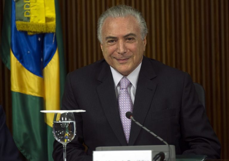 Presidente do Brasil diz que não renuncia e descarta mudanças no Governo