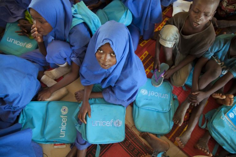 Mais de 530 milhões de crianças vivem em países afetados por conflitos ou catástrofes - UNICEF