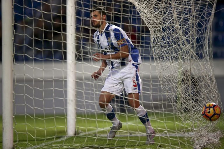 FC Porto goleia no reduto do Feirense e sobe ao segundo lugar da I Liga