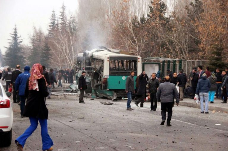 Atentado contra autocarro mata 13 soldados na cidade turca de Kayseri