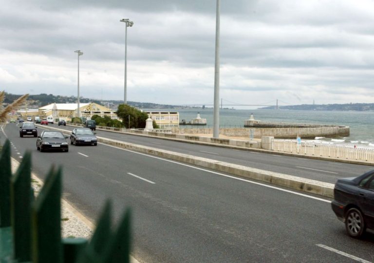 Trânsito reaberto na Marginal, em Oeiras, após acidente com quatro feridos