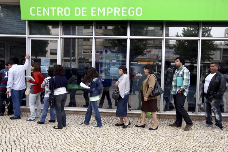 Estado fecha 2016 a pagar menos 35 mil prestações de desemprego