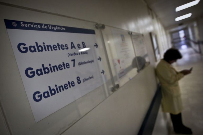 Governo diz que pico da gripe começou a recuar sem caos nas urgências
