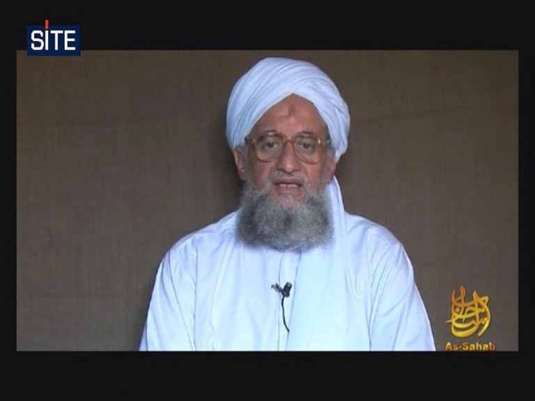 Líder da Al-Qaida ataca chefe do grupo Estado Islâmico por 