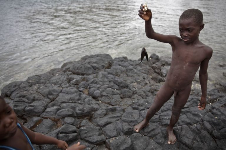 Países pobres podem ficar sem peixe para comer em 2050, diz relatório da WWF