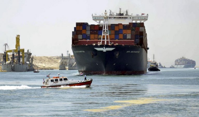 Excedente de comércio externo de serviços da UE recua em 2015 pelo 2-º ano - Eurostat