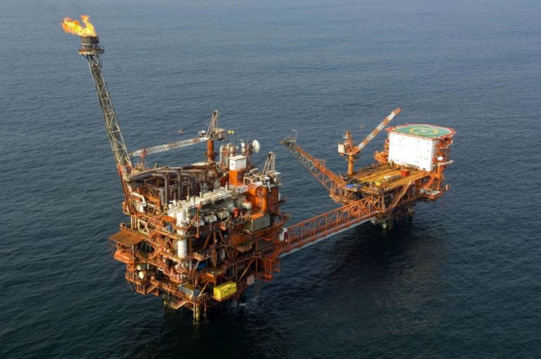 Petróleo termina 2016 com forte recuperação após acordo para reduzir a produção