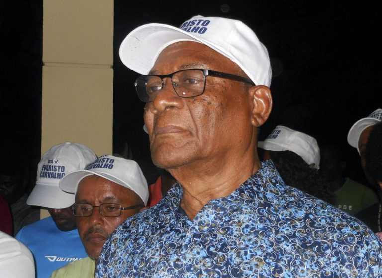 Presidente são-tomense demite quatro embaixadores e um juiz conselheiro do Supremo Tribunal