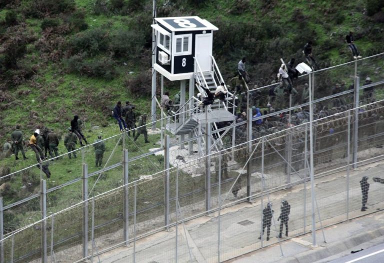 Mais de 700 imigrantes tentaram entrar ilegalmente em Ceuta