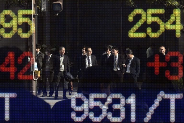 Wall Street fecha sem direção, investidores na defensiva com presidência Trump