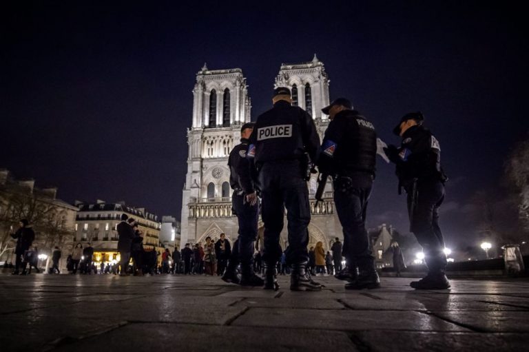 Dois alegados cúmplices do atentado de Paris em 2015 acusados na Bélgica