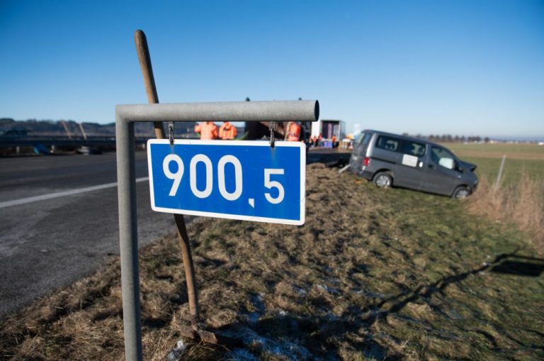 Seis mortos e 13 feridos em choque em cadeia no sul da Alemanha