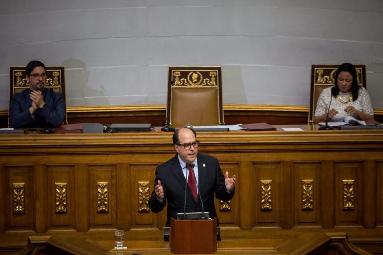 Parlamento venezuelano vai declarar 