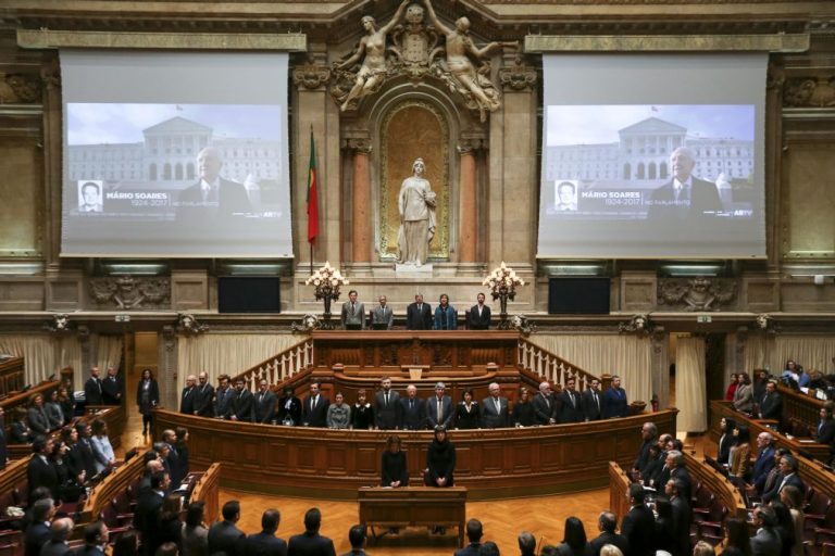 Mário Soares: Parlamento aprova voto de pesar por unanimidade