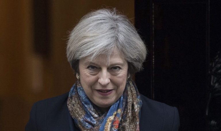 Primeira-ministra britânica alerta Estados Unidos contra Vladimir Putin