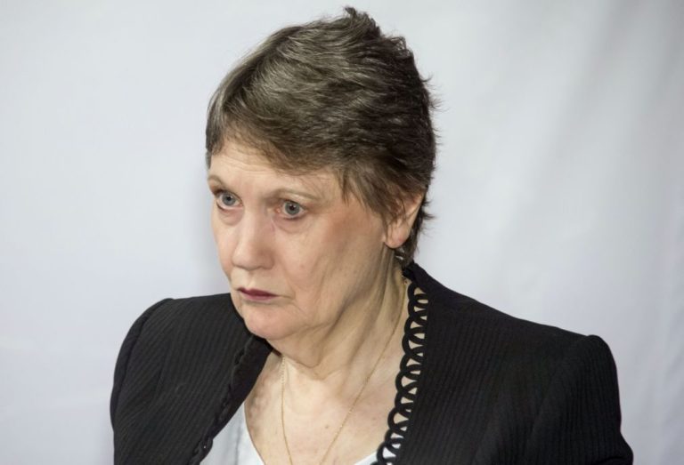 Ex-primeira-ministra neozelandesa Helen Clark abandona cargo na ONU