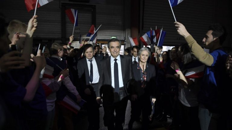 Polícia vai ao Parlamento francês à procura de provas para o caso Fillon