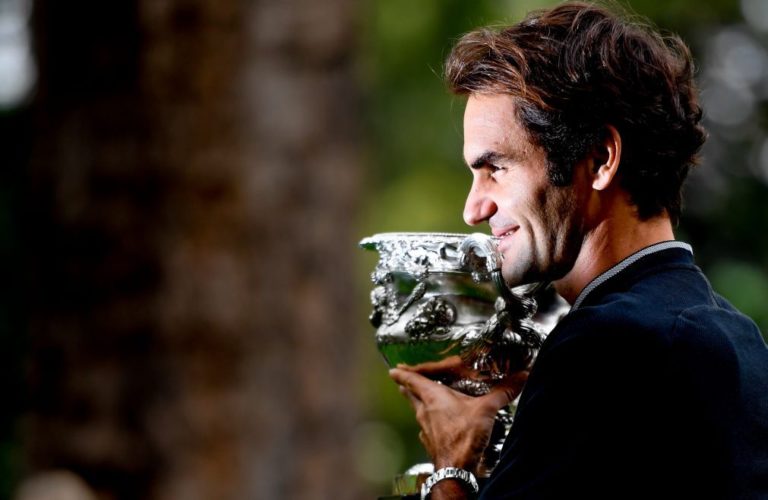 Roger Federer regressa ao 'top-10' e Serena Williams ao 'trono' feminino