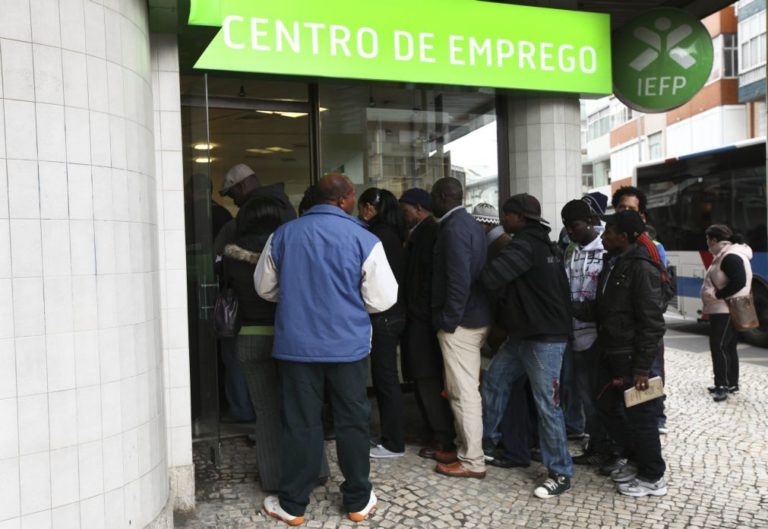 Beneficiários de prestações de desemprego caem 1,6% para 222.066 em janeiro