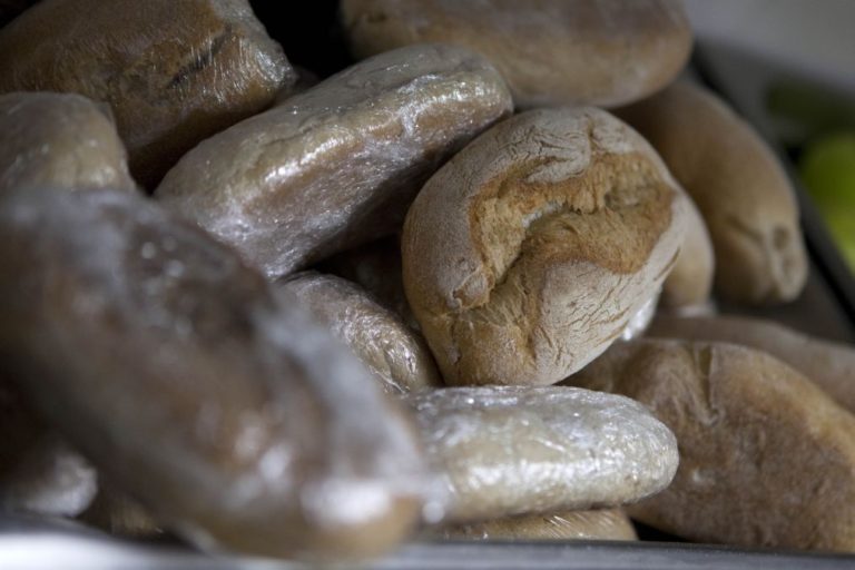 Sal no pão pode diminuir além do que manda a lei sem prejudicar o sabor - estudo