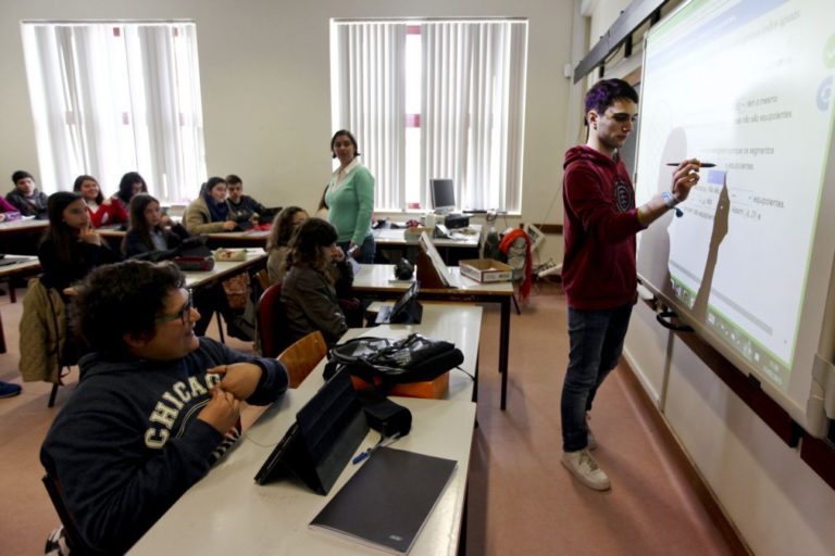Menos alunos por turma defendidos por PCP, BE e Verdes custam entre 500 e 700 ME - CNE