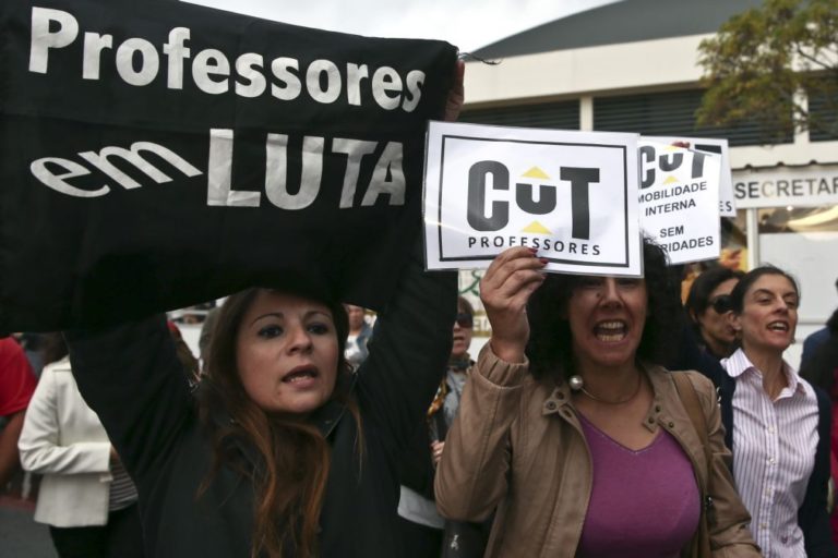 Municipalização pode levar professores de volta à rua e à greve - Fenprof