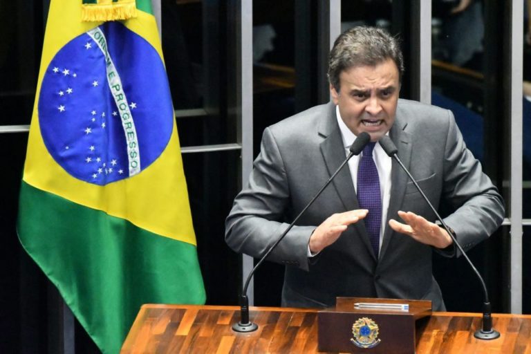 Senador brasileiro Aécio Neves acusado de receber suborno em Minas Gerais - delator