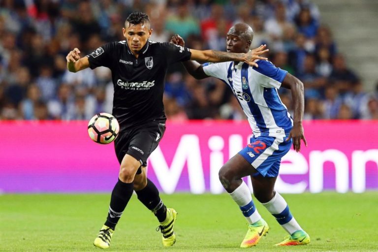 FC Porto procura recolocar-se a um ponto do Benfica na visita a Guimarães