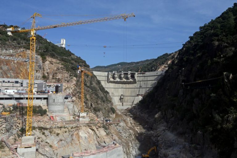 Maior barragem de Angola começa a encher em março
