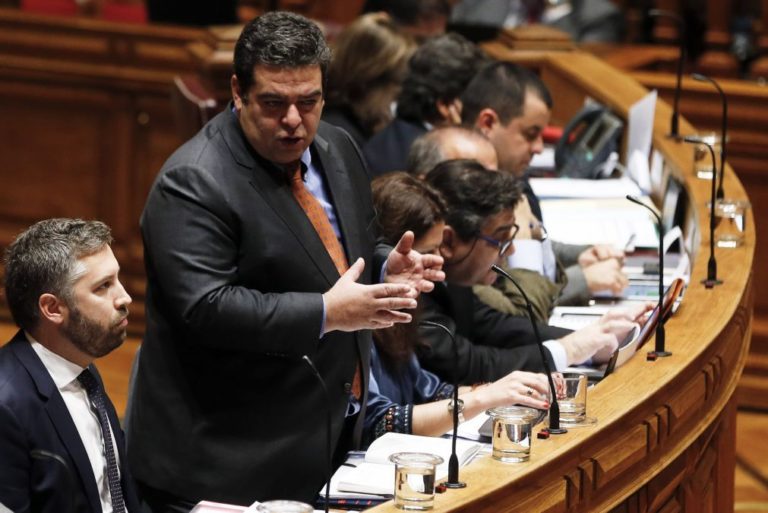 PCP pede audição de atual e anterior governante sobre transferências para paraísos fiscais