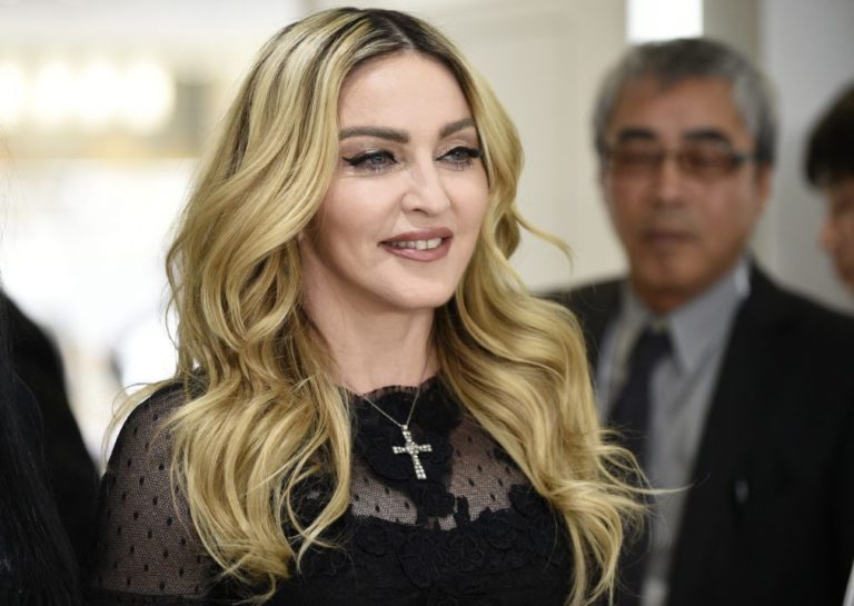 ONG criticam adoção de gémeas do Malaui pela cantora norte-americana Madonna