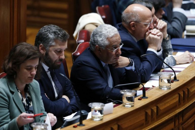 BE abre na quarta-feira debate quinzenal com o Governo no parlamento