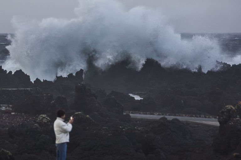 IPMA eleva para aviso laranja sete distritos da costa norte devido às ondas