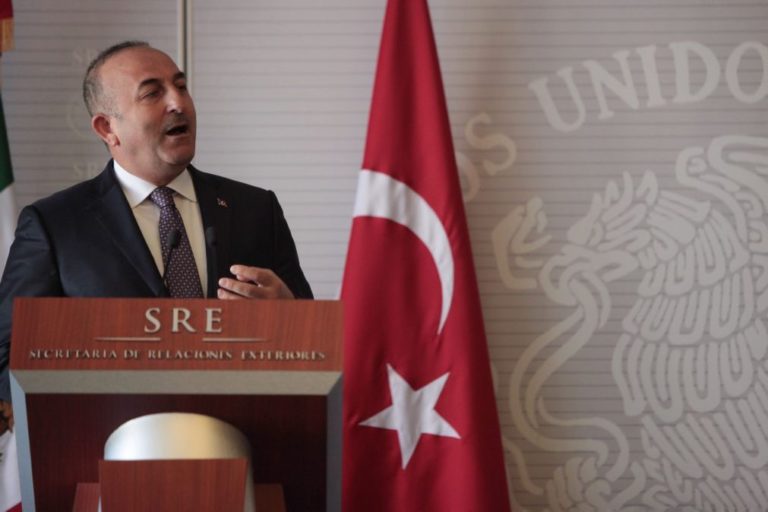 Turquia pede à UE que esclareça se pretende o país como Estado-membro