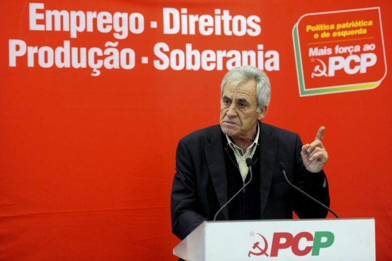 Jerónimo de Sousa defende política de esquerda sem transigência para com Governo do PS