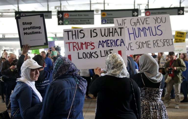 Justiça dos EUA rejeita recurso de Trump para repor decreto que impede entrada de imigrantes