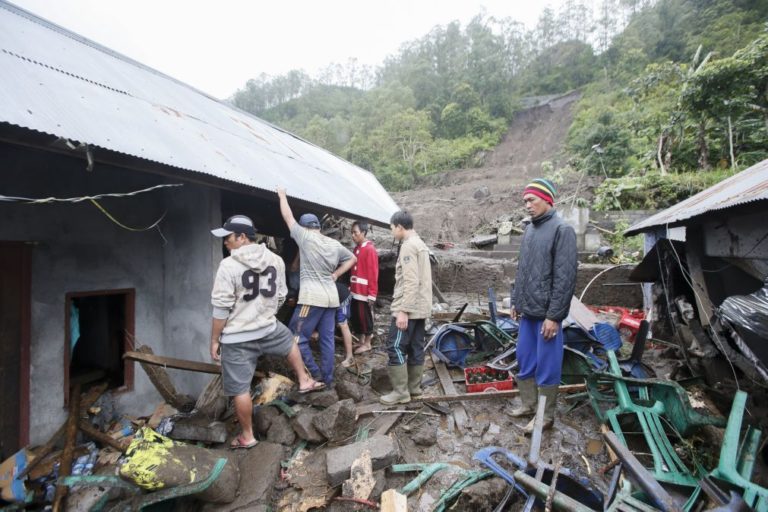 Deslizamentos de terras em Bali fizeram 12 mortos, incluindo crianças
